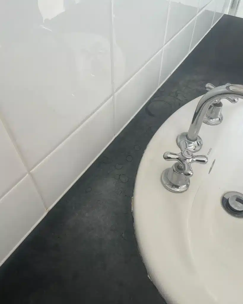 Marks around a basin treated — before